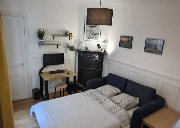 2 Steps From Montmartre